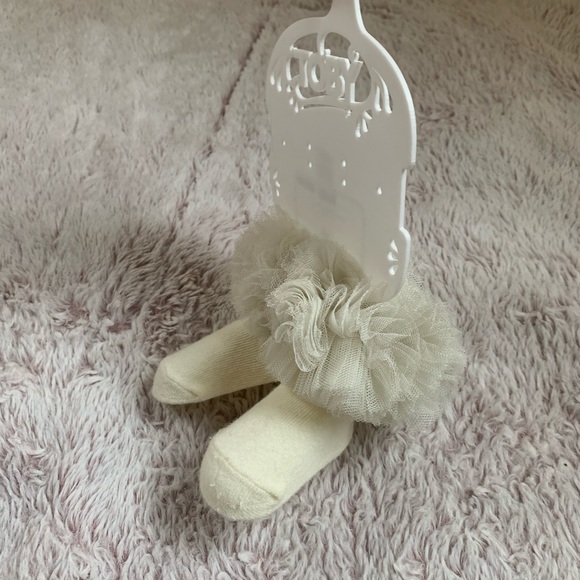 Toby Infant Cream Ruffle Tulle Socks 0-12 mo NWT - Picture 4 of 4